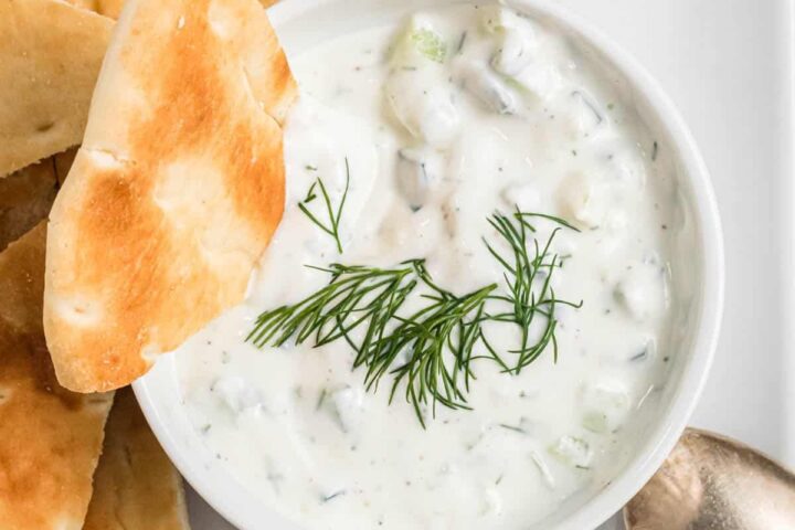 Receta Casera de la Salsa de Yogur Griego