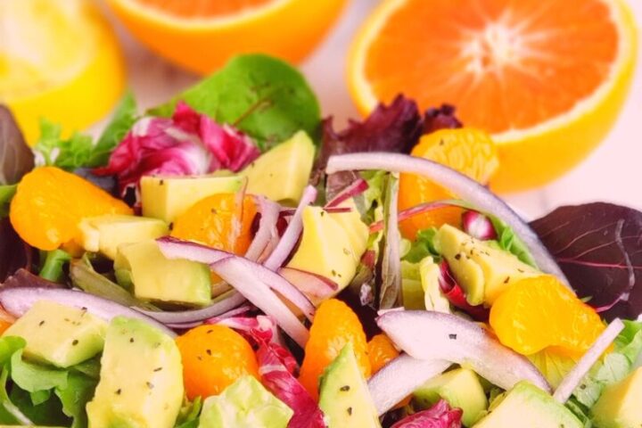 Como preparar una Ensalada de aguacate y naranjas.