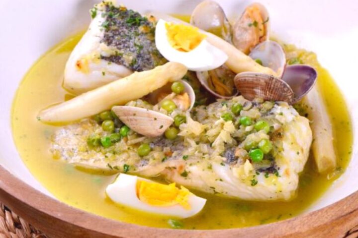Receta de Merluza a la Vasca con Salsa Verde