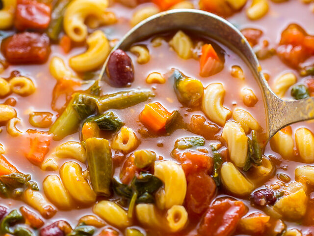 Sopa de minestrone de caraotas blancas: receta italiana